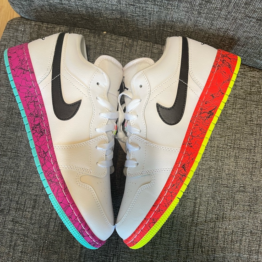 Girls Jordan retro 1 low
